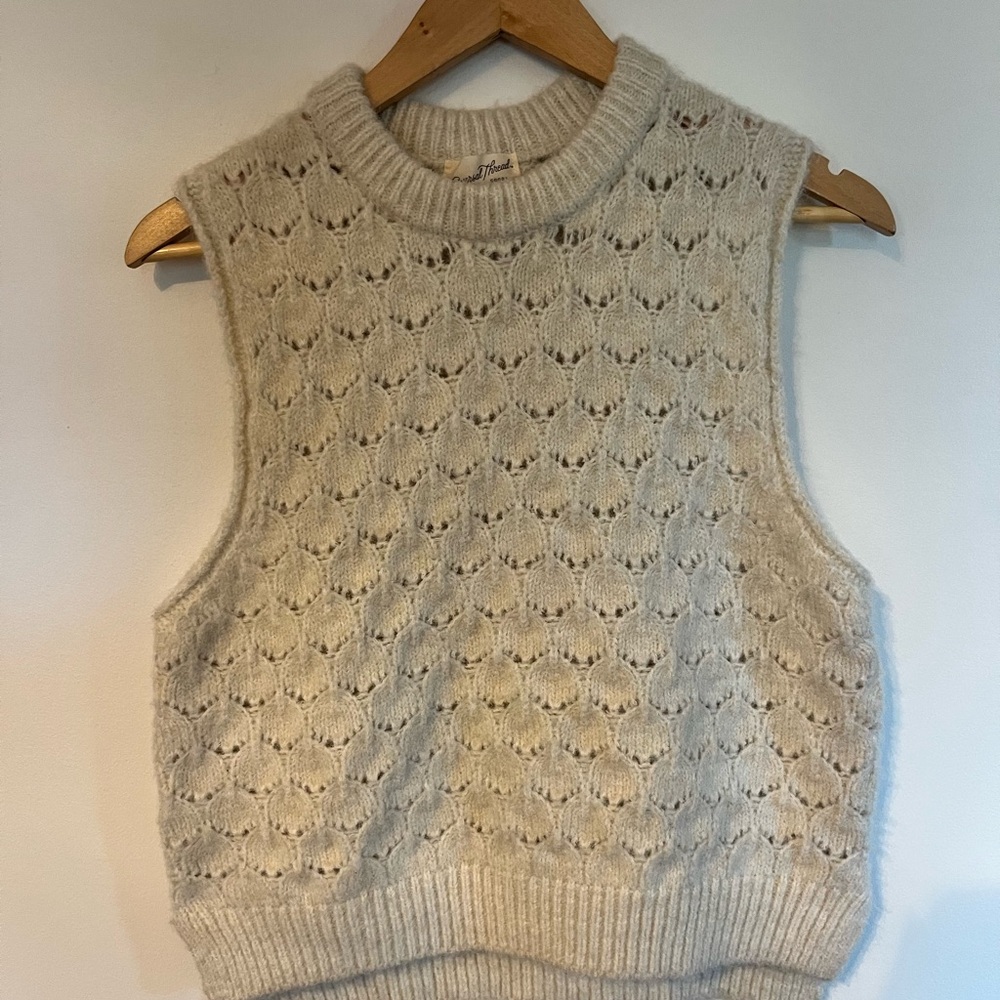 Universal Threads Cream Sleeveless Knit Sweater